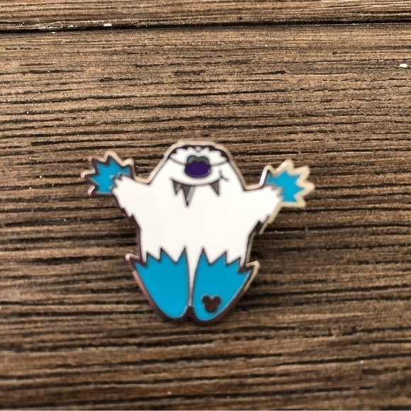 Disney Official Trading Pin: Hidden Mickey: Disney Parks: Everest the Yeti - Picture 1 of 2